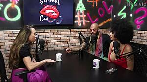 Woman learns self-stimulation with Lu Cabral sexologist 😊