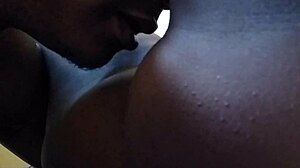 Chupando a buceta da minha mulher em segredo