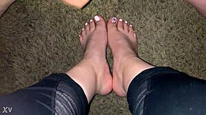 hot amateur latina gets cumshot on her sexy feet