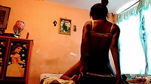 Novia infiel enga�a a su novio con su mejor amigo espero que no se de cuenta que la grabe c�mara oculta video real casero amateur