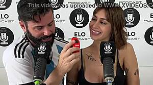 Asi le gusta que le chupen los pezones