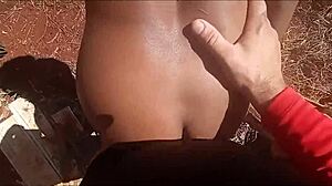 Intriguing ass offer to the cuckold