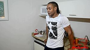 Enquanto Minha Esposa Tirava um Sono Comi o Cuzinho da Amiga Dela na Sala 😏