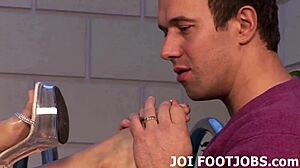 I want your cum all over my feet