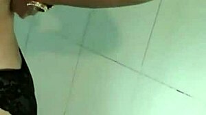 Vietnamese Babe E Trang Nguyen Boldly Exposes Pussy During Bath On Bigo