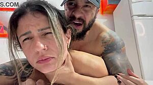 Quando pega daquele jeito sente tudo dentro pau latejando quase gozando