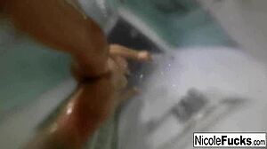 i'm taking a hot shower, nicole aniston style