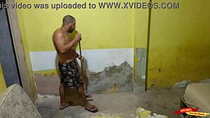 Seduzir O Pedreiro Que Meu Marido Contratou Para Fazer A Obra Aqui De Casa Até Ele Me Comer