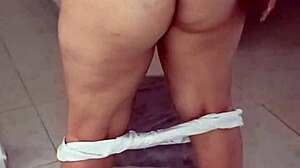 Me Encanta Hacer Ejercicios De Yoga Con Hilo Pequeno Y Mostrar Culo Enorme