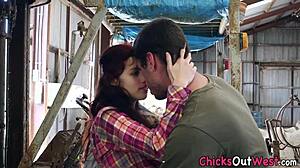 australian girlfriend got fucked by friend 😏