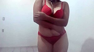 This hot mature latina is dancing so sexily! 💃