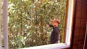 My stepdad fucks me to keep quiet with mom! 😱