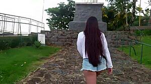 Sexy Amateur Gostosa Shows Natural Tits in Outdoor Exhibition