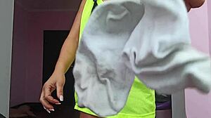 Hot Girl Gives Foot Fetish Jerk Off Instructions