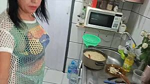 sarah rosa cooks sexy macaroni sensually.