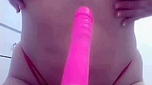 Joven milf mexicana latina sexy mom se masturba con un juguete que le mando un seguidor culo gordo tetas con leche big butt big ass