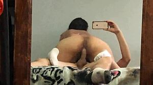 La novia de mi amigo cabalgando en mi pija