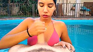 Argentina amateur me hace un pete en la piscina