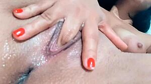 Hot colombian babe, fuck that creamy pussy now?