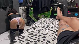 Minha empregada safadinha ficou querendo putaria na hora do serviço