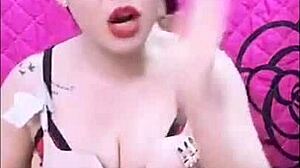 Vietnamese beauty streams her seductive live show tonight