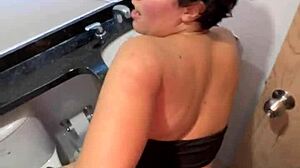 desconocido folla joven colombiana en auto publico