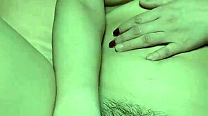 asian milf uses 20cm toy to stretch her tight pussy