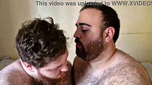 osos peludos besándose con big cocks