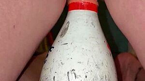 德国熟女用保龄球瓶疯狂喷水