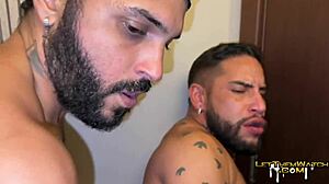 ELE NÃO PERDOA CU NOVINHO MUSCULOSO!