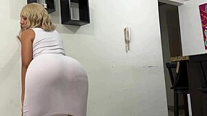 Does Stepmom Show Stepson How to Twerk with Big Ass?