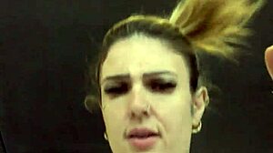 sapatona fica com muito tesao na academia vendo camisa transparente mostrando bicos suado duro