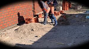 c�mara catches ingeniera nataly bent over