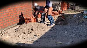 c�mara catches ingeniera nataly bent over