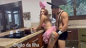 Comendo Uma Coelhinha Gostosa na Cozinha