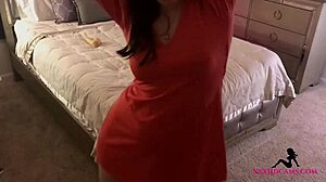 Cam girl Catherine Grey, want to see her solo orgasm?