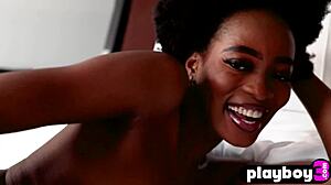 Alicia exposes her perfect body in red lingerie 😍