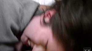 瘦弱18+女孩被肌肉男为了真相狠狠惩罚