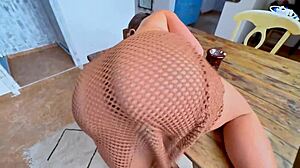 Tour guide gives me extra class on my first day of vacation with oiled tits