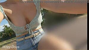 妻子在大胆公共骑行中露出奶子