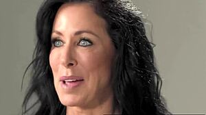 妈妈的女孩 - 丰满熟女Reagan Foxx教热辣自慰技巧