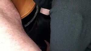 mi succhia il cazzo di nascosto e ingoia tutto, e io godo come una bestia?