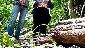 昨晚肥胖陌生人帮我在户外猛烈高潮