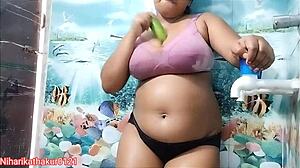 indian desi girl anjali arora shows big tits and ass