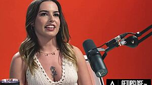 Chanel Camryn Hitachi震动高潮狂喷