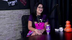 Tinha medo do que iam pensar sempre gostou de gravar o namorado tomou fama de corno - raphaela savanah sheer red halloween