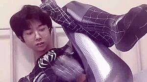 性感18岁男同蜘蛛侠式自慰！