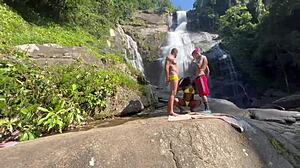 Eu E Meu Amigo Levamos A Pretinha Gostosa Para Cachoeira