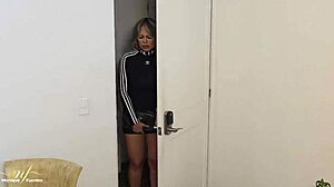 Colombian Milf Meets Stranger For Quick Encounter