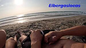 Tenemos sexo frente a la playa me gano la emocion y exitacion de hacerlo en un lugar publico asi que tuvimos sexo al aire libre